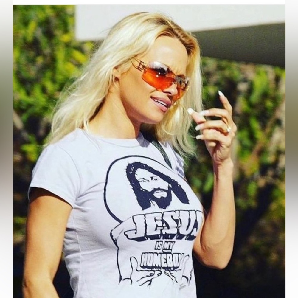 Urban Outfitters vintage Y2000k tshirt